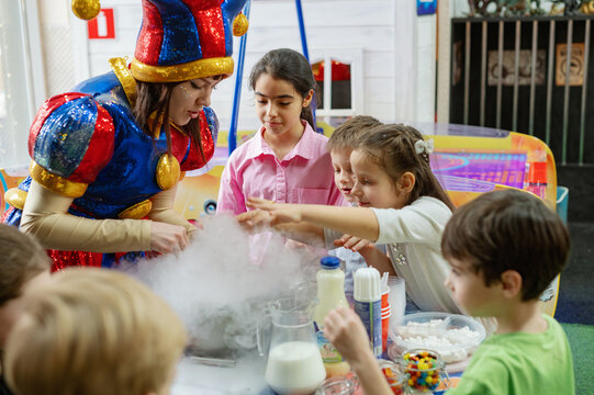 Kids and entertainer exploring chemical reaction and fog at a birthday party event