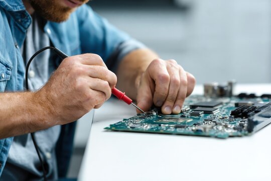 Tech fixes motherboard