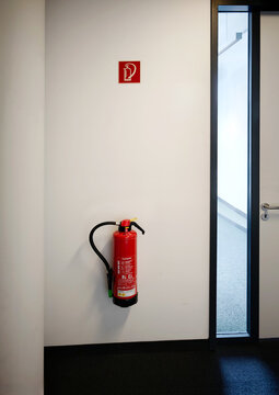 Feuerl&ouml;scher in B&uuml;rogeb&auml;ude