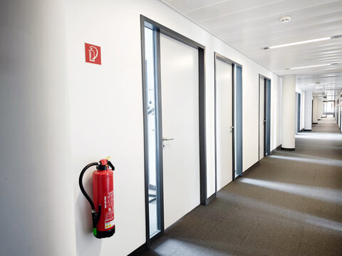 Feuerl&ouml;scher in B&uuml;rogeb&auml;ude