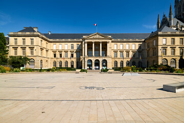 Obraz premium Rouen Town Hall in Normandy with clear blue sky