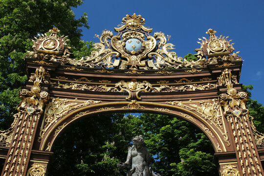 Nancy - Place Stanislas - Fontaine d'Amphitrite - Barth&eacute;l&eacute;my Guibal