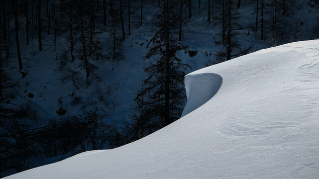 Snowshoeing in the Clar&eacute;e valley in winter - France