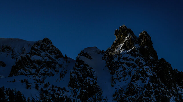 Snowshoeing in the Clar&eacute;e valley in winter - France