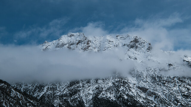 Snowshoeing in the Clar&eacute;e valley in winter - France