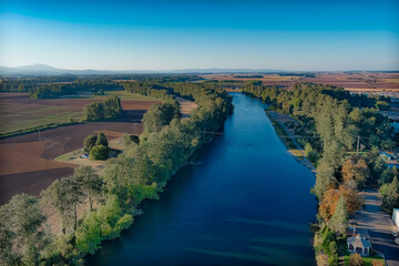 Obraz premium aerial view of the Williamette River from Harrisburg, Oregon
