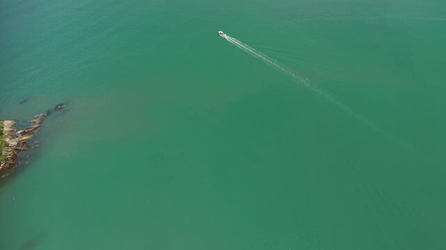 Hidden tropical beach in Paraty Brazil | Praia paradis&iacute;aca em Paraty