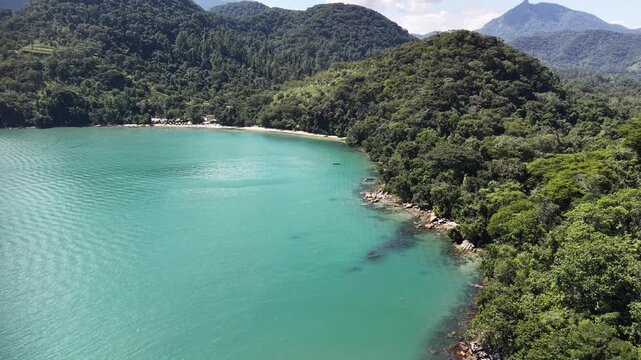 Hidden tropical beach in Paraty Brazil | Praia paradis&iacute;aca em Paraty