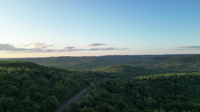 Vista atardecer desde drone de los Cerros del Chapa en Alberdi, Misiones, Argentina