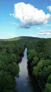 Vista arroyo Cu&ntilde;a Piru desde un drone en Ruiz de Montoya, Misiones, Argentina