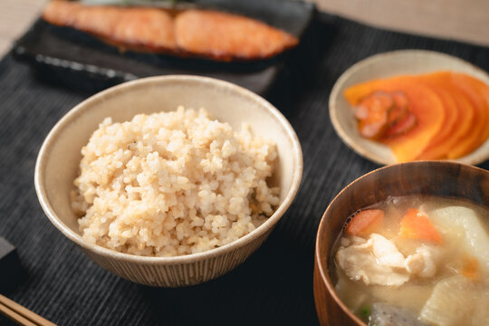 玄米ごはんを使った定食