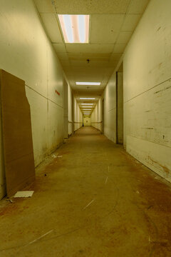 Backrooms abandoned empty room liminal spaces abstract hall corridors yellow walls light ceiling floor horror creepy atmosphere back rooms