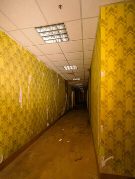 Backrooms abandoned empty room liminal spaces abstract hall corridors yellow walls light ceiling floor horror creepy atmosphere back rooms