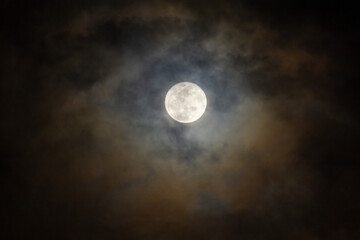 Obraz premium The moon in the night sky in the clouds, 