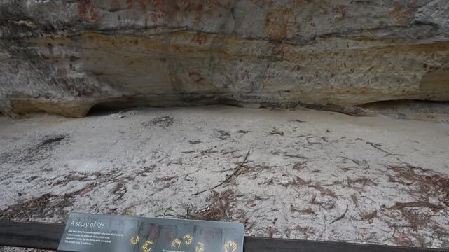 Aboriginal rock art on cliff, Carnarvon Gorge