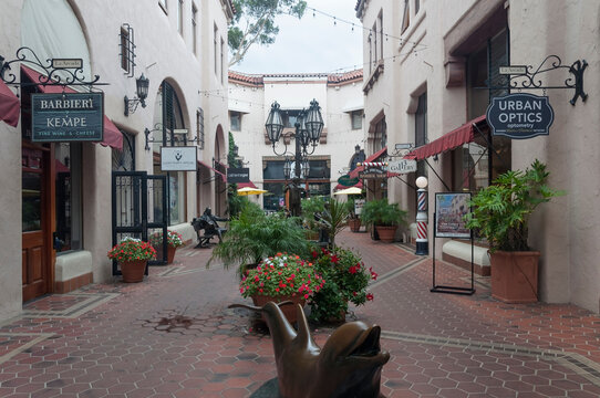 Santa Barbara, California, USA &ndash; September 29, 2025. Retail shops in downtown Santa Barbara