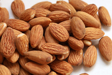 Fototapeta premium Almond nuts isolated on white background