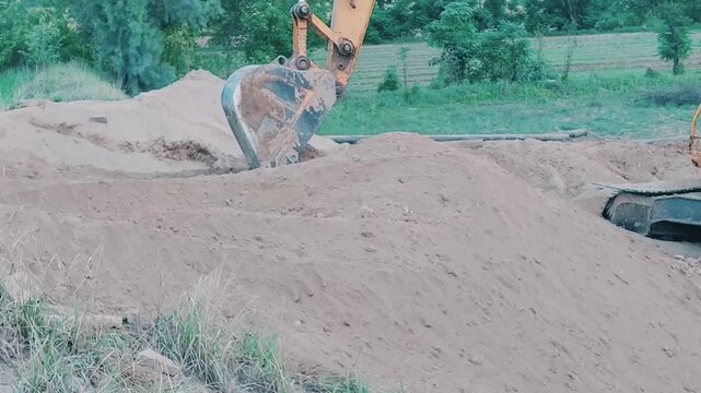 Industrial 18 Inch Gas Pipeline Trenching Work By Powerful Excavator