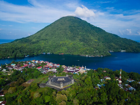 Banda Neira: Historic Fort Belgica and Colonial Heritage in the Spice Islands