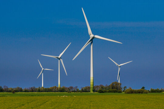 Windkraftr&auml;der auf Fehmarn