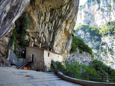 Genga, Italy, 11/07/2018 Description: Hermitage of Santa Maria infra Saxa Ancient Stone Church in Genga, Italy
