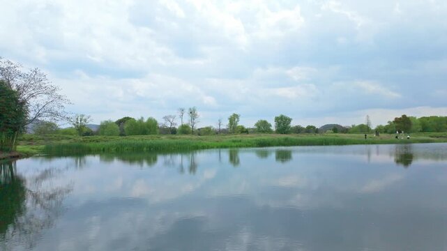 The reflection of natural scenery on the lake surface of Liangzhu Ancient City Ruins Park