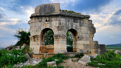 Obraz premium The remains of the Byzantine church (referred a North Church or North Basilica), located in the ancient city of Kastabala (Hieropolis-Castabala) in Osmaniye, Turkey