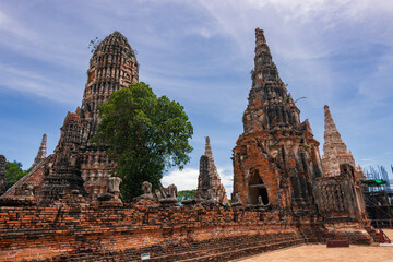 Obraz premium Ancient Wat Chaiwatthanaram Buddhist Temple in Ayutthaya Historical Park, UNESCO World Heritage Site, Thailand