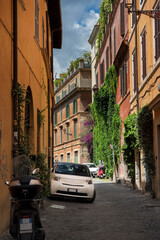 Fototapeta premium the narrow streets of florence italy on a sunny day.