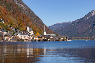 Fototapeta premium Picturesque Hallstatt Village on Lake Hallstatt with Autumn Mountains and Clear Sky