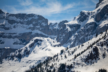 Obraz premium Snow-capped peaks in Ordesa and Monte Perdido National Park, Huesca, Aragon, Spain, on a spring day