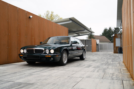 Front View of Jaguar XJ Executive V8 3.2L with Illuminated Headlights