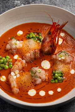 Gourmet prawn tartare with peas, foam and citrus sauce