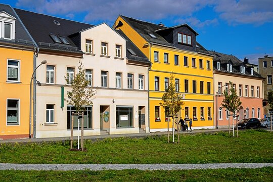 greiz, deutschland - sanierte h&auml;user in der altstadt