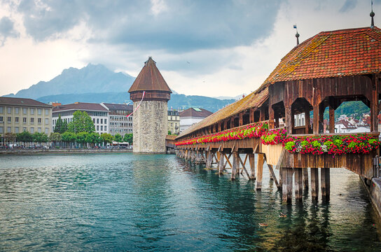 Chapel Bridge (Kapellbr&uuml;cke) in Lucerne with Mount Pilatus, Switzerland