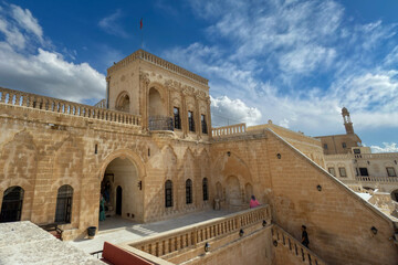Fototapeta premium Historic stone architecture in Midyat, Mardin, showcasing traditional Middle Eastern and Anatolian design under blue sky