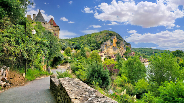 View of the Dordogne valley near the beautiful village of La Roque-Gageac, France