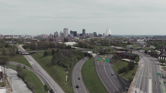 Cityscape view of Saint Louis, MO, with skyscraper buildings and the highway durying a beautiful spring day.