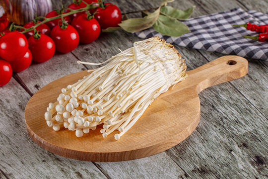 Raw organic fresh enoki mushrooms