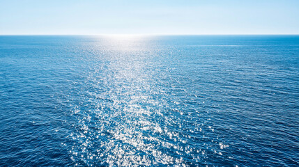 Naklejka premium Sunlight reflecting on calm blue ocean surface