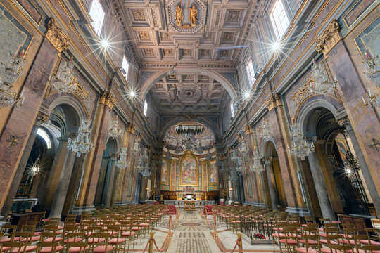 La chiesa dei lampadari a Roma, Basilica dei santi Giovanni e Paolo al Celio
