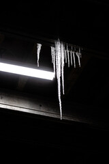 Hanging Ice © Lex