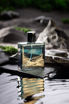Unisex blue perfume with the scent of desert and oasis.