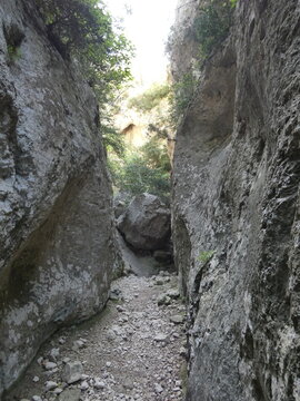The Regalon gorges in the Luberon in Provence between the two rock walls with in sight straight a big rock in the passage