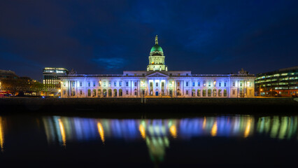 Fototapeta premium Dublin Customs House building in Dublin, Ireland