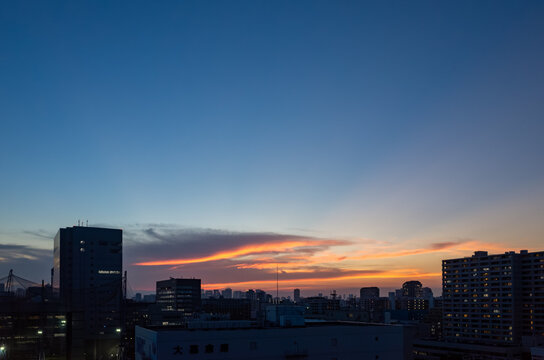都市部の夕焼けの風景