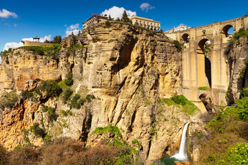 Fototapeta premium Blick auf Ronda mit Puente Nuevo und Schlucht El Tajo