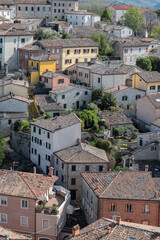 Naklejka premium Italy, 10 April 2026: Medieval village Verucchio with Rocca Malatestiana on hilltop, Valmarecchia landscape Rimini Emilia Romagna, historic borgo architecture, scenic view