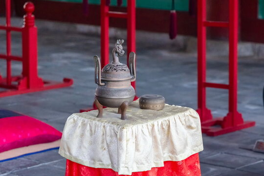  Traditional Bronze Incense Burner on Ceremonial Table at Korean Royal Hall,atGyeonghuigung Palace,Seoul, Korean Traditional Architecture,
