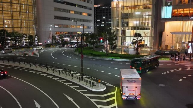 梅田のスカイライン 輝く夜の街並み
